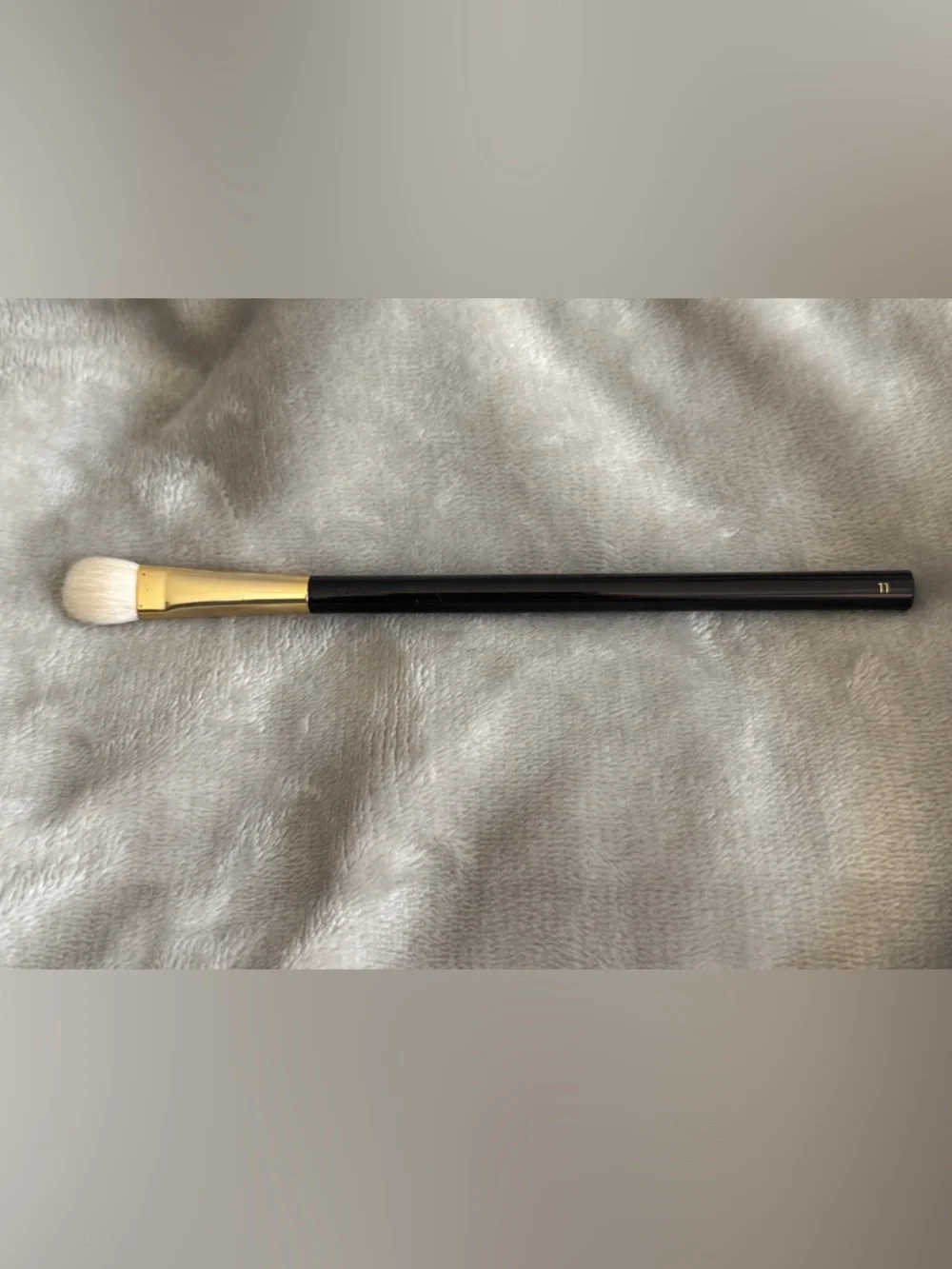 *NEW* - TOM FORD Eye Shadow Brush, #11 - Picture 2 of 5